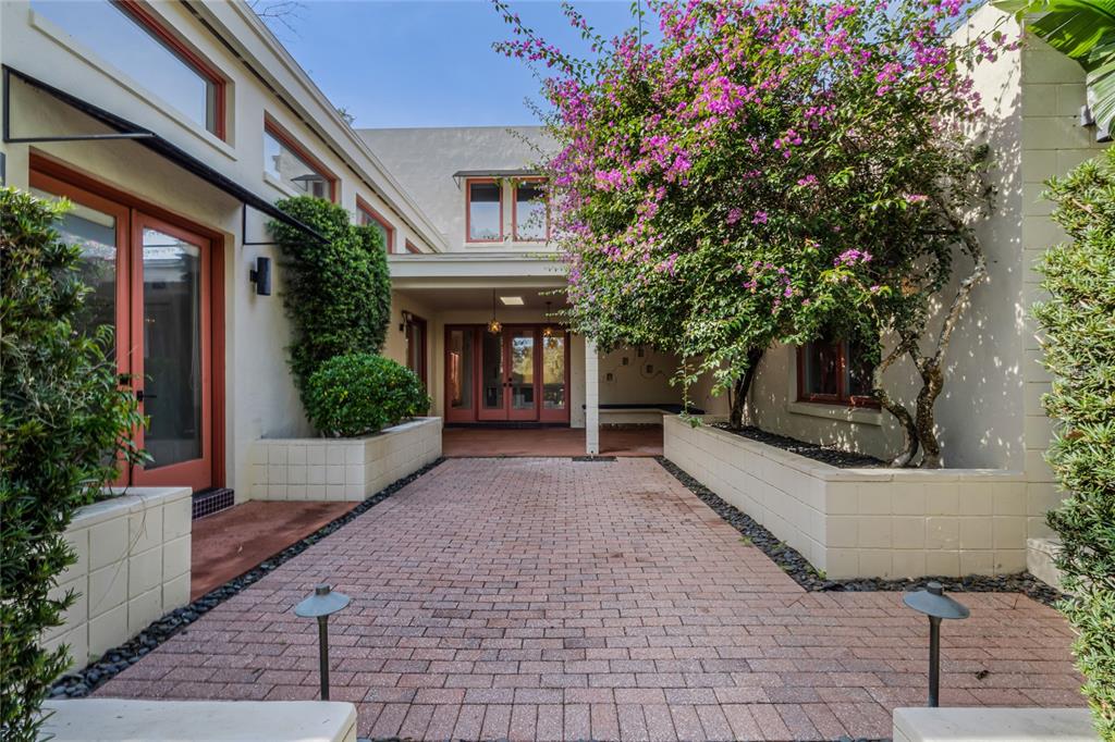 Orlando, Florida, 32806, United States, 3 Bedrooms Bedrooms, ,4 BathroomsBathrooms,Residential,For Sale,1927434