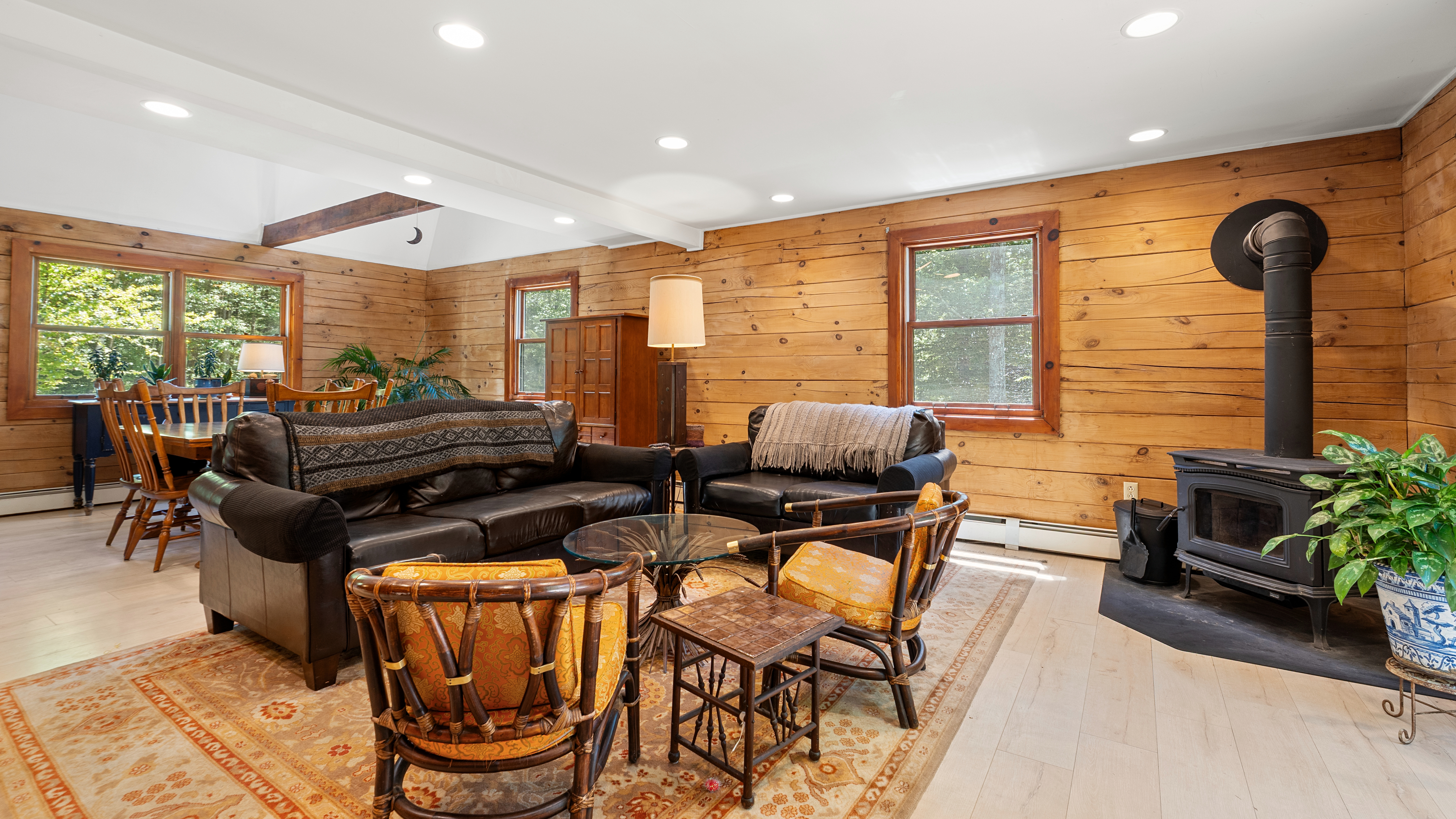  Wooded Privacy in Beautiful Lake Community - 物件實景