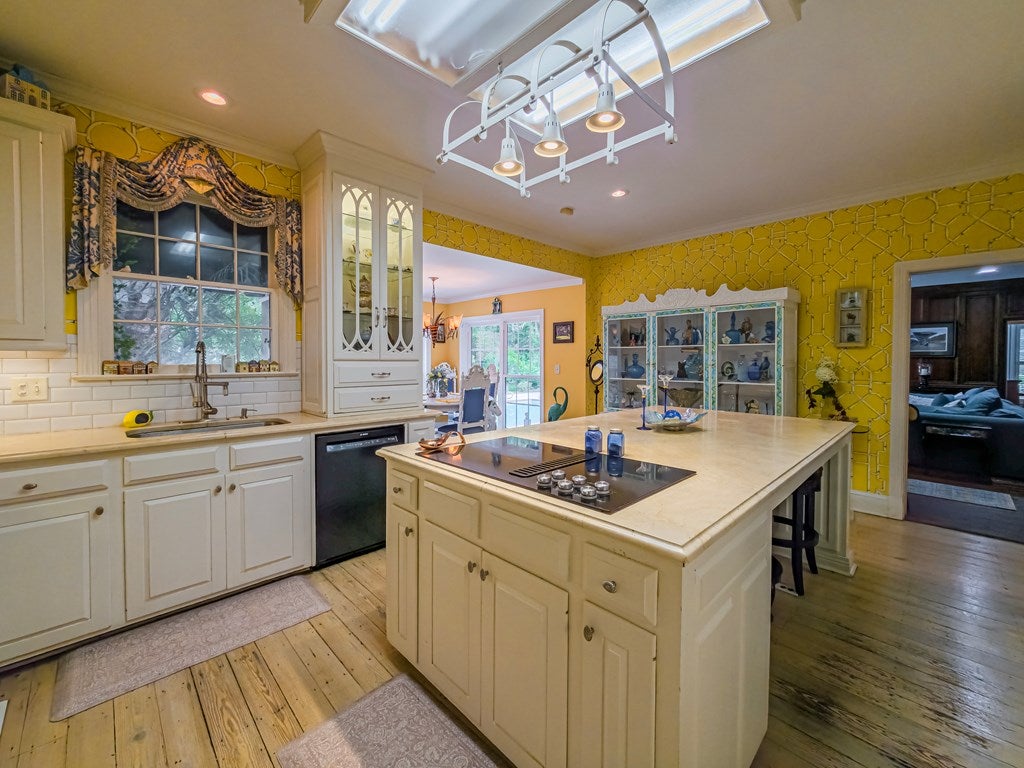 Leslie, Georgia, 31764, United States, 5 Bedrooms Bedrooms, ,4 BathroomsBathrooms,Residential,For Sale,1944897