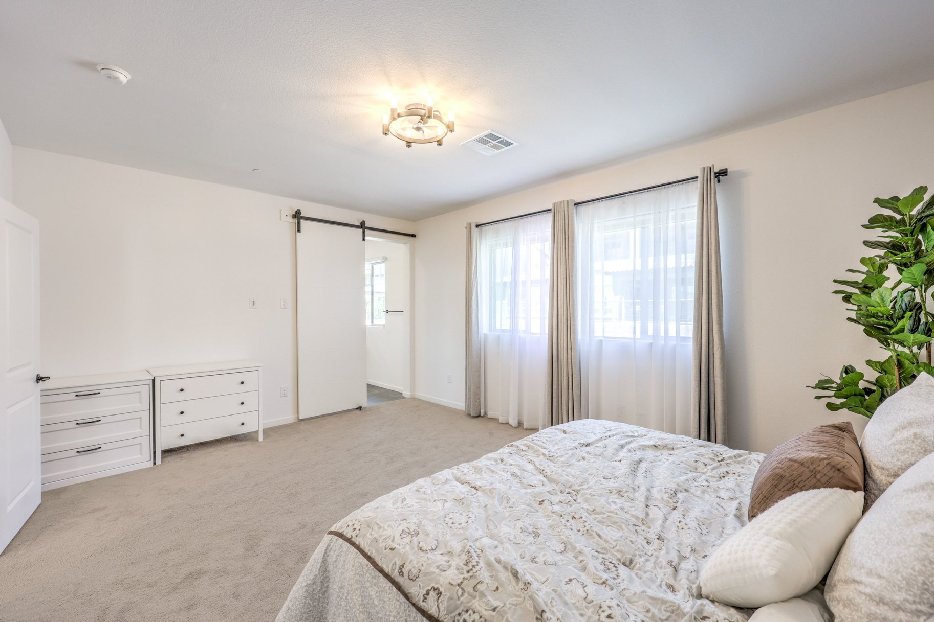  Beautifully Upgraded 2-Story Home in a Gated Community in Summerlin West - 物件實景