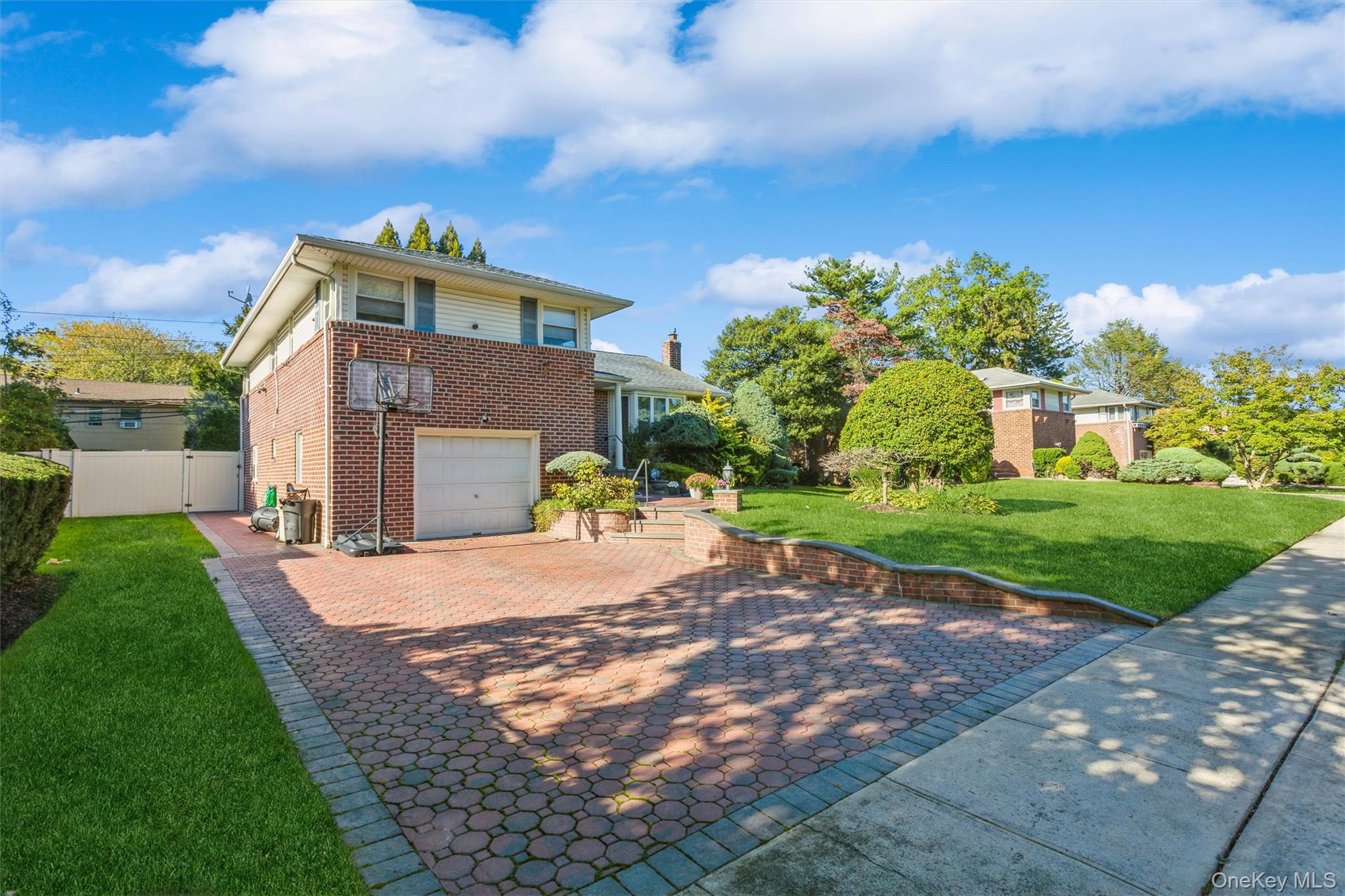 Jericho, New York, 11590, United States, 3 Bedrooms Bedrooms, ,3 BathroomsBathrooms,Residential,For Sale,1960568