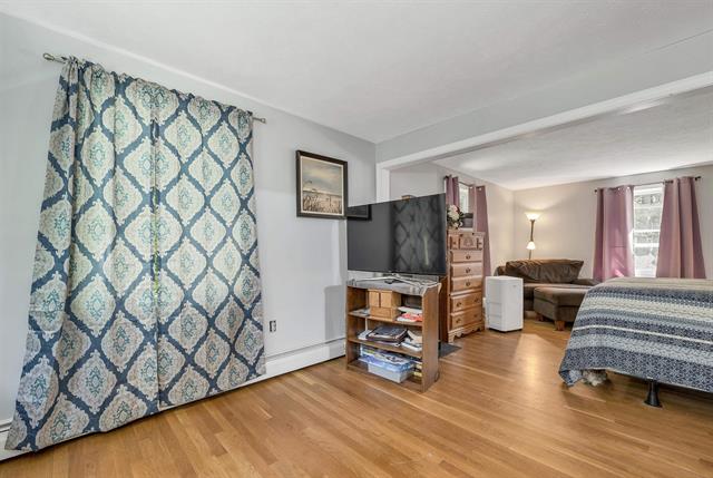 Deerfield, New Hampshire, 03037, United States, 4 Bedrooms Bedrooms, ,1 BathroomBathrooms,Residential,For Sale,1902997