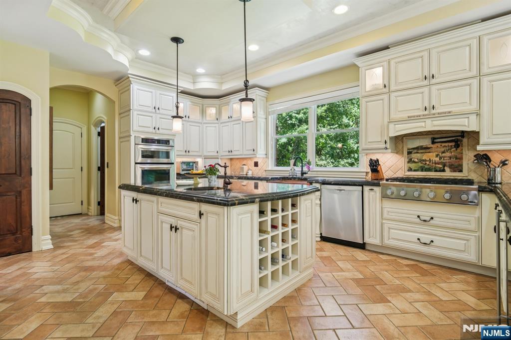 Oakland, New Jersey, 07436, United States, 5 Bedrooms Bedrooms, ,5 BathroomsBathrooms,Residential,For Sale,1907323
