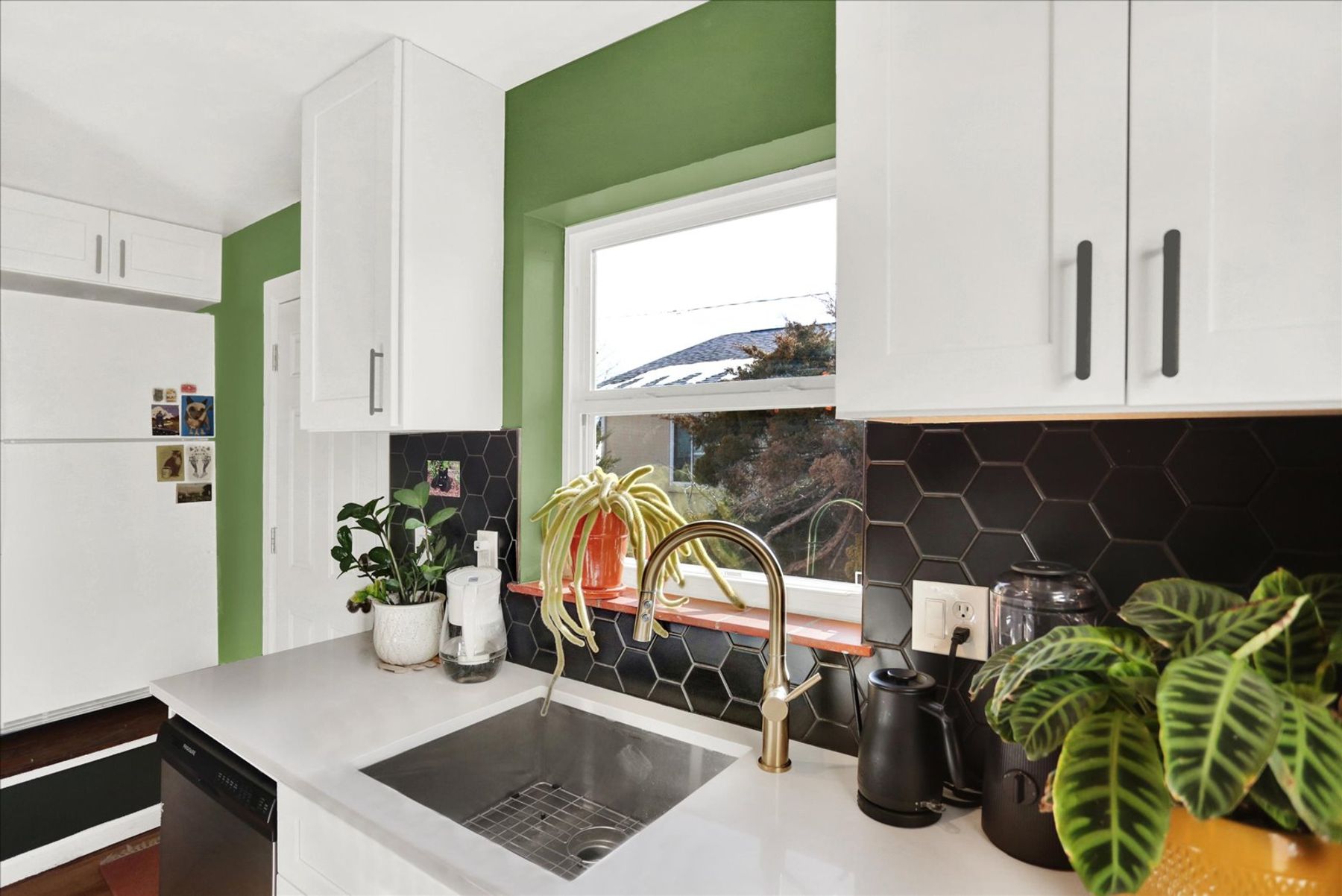  Athmar Park Gem: Newly Remodeled 3-Bed with Basement, Yard & Oversized Garage - 物件實景