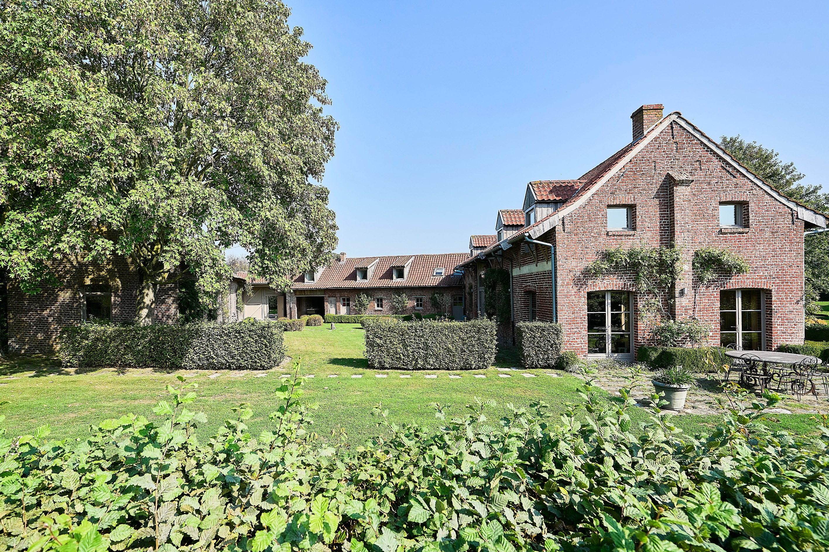  Substantial Property in Roncq Centre Ville - 300m² Living Space on 10,000m² Land - 物件實景