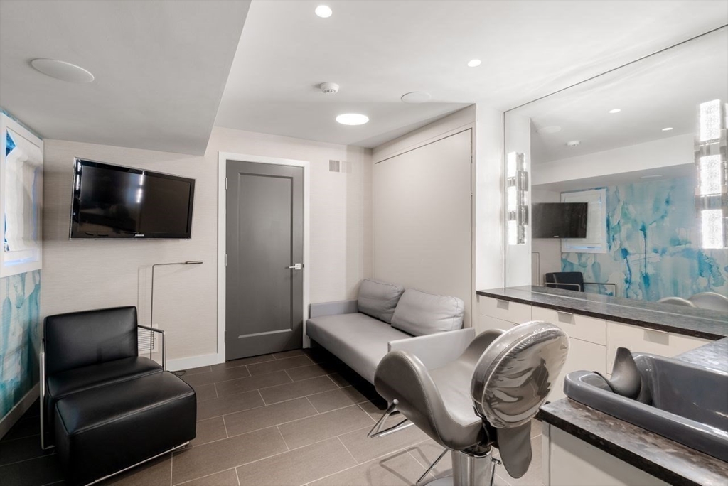 Brookline, Massachusetts, 02467, United States, 5 Bedrooms Bedrooms, ,6 BathroomsBathrooms,Residential,For Sale,1686608