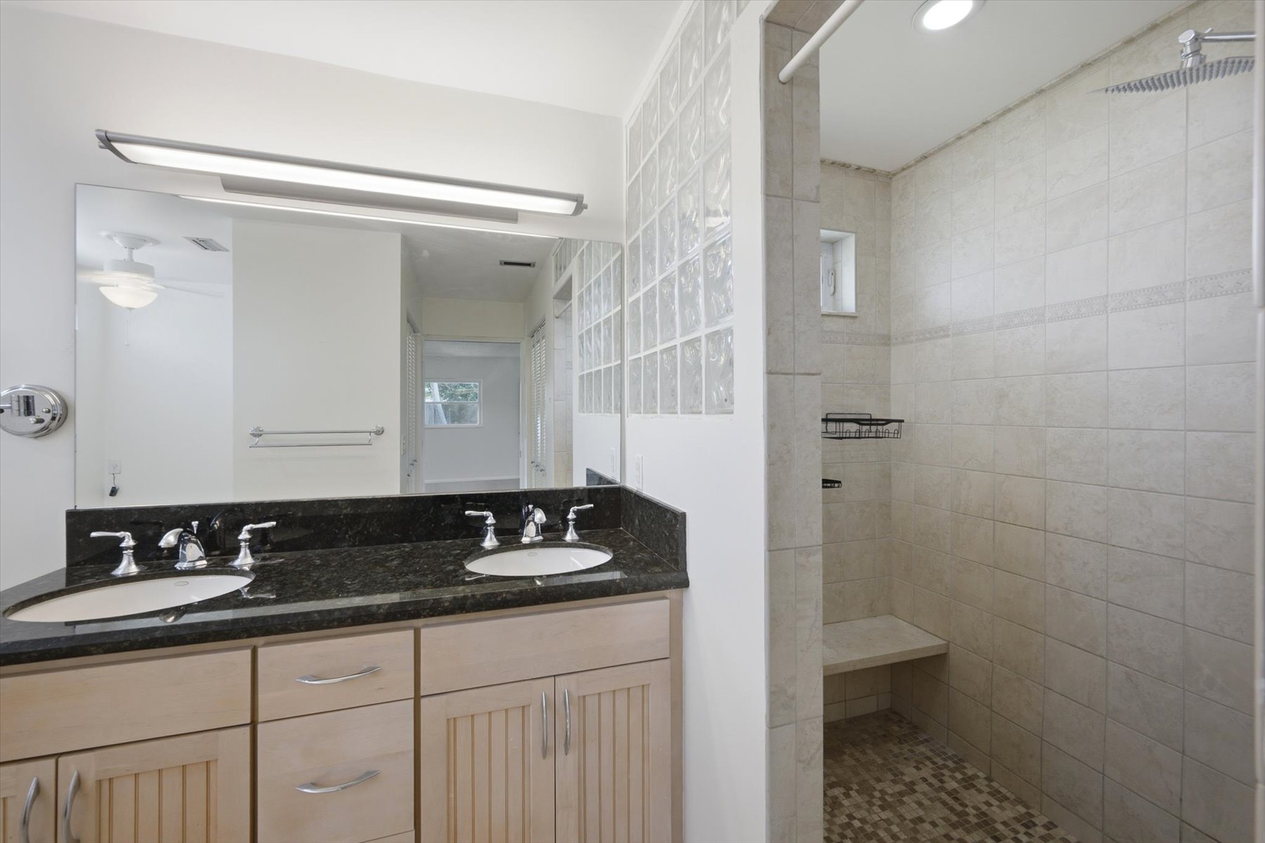  207 S Palm Avenue, Indialantic, FL, 32903 - 物件實景