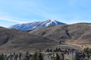 4112 BLUFF CONDO Dr, Sun Valley, Idaho, 83353, United States, 1 Bedroom Bedrooms, ,1 BathroomBathrooms,Residential,For Sale,4112 BLUFF CONDO Dr,1665055