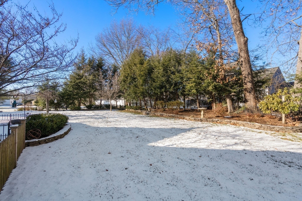 Uxbridge, Massachusetts, 01569, United States, 2 Bedrooms Bedrooms, ,2 BathroomsBathrooms,Residential,For Sale,2006333