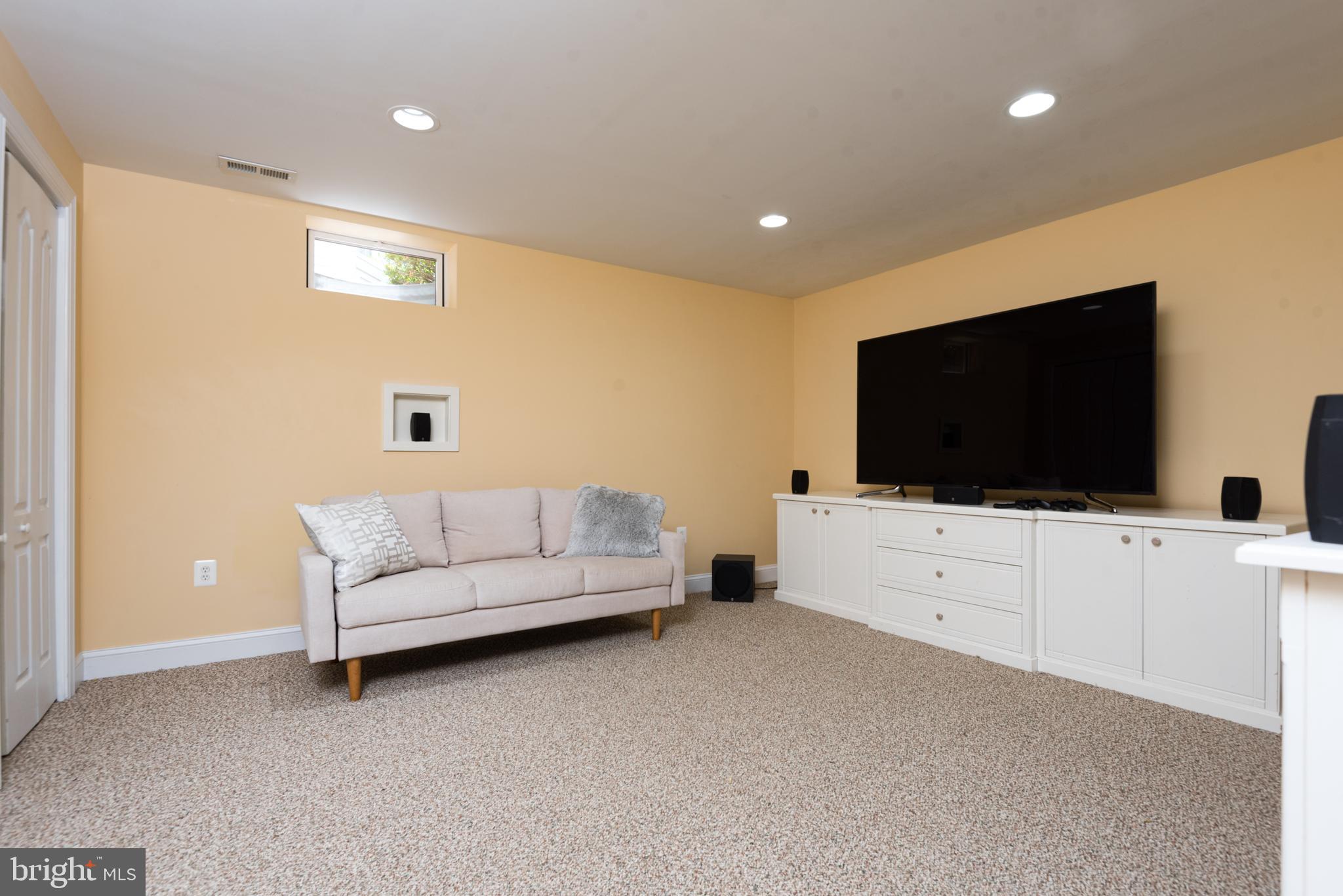 Haymarket, Virginia, 20169, United States, 4 Bedrooms Bedrooms, ,5 BathroomsBathrooms,Residential,For Sale,1900761