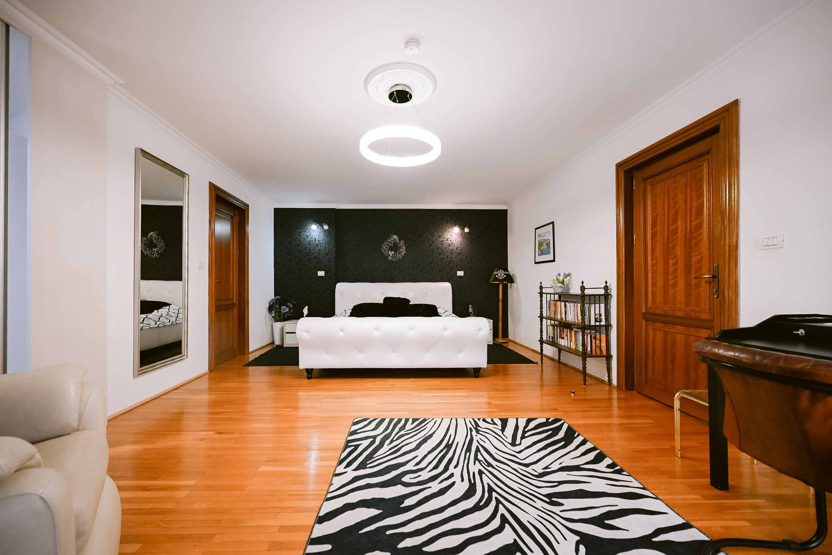  “La Conac” House, Versatile Estate with Heated Indoor Pool, Arad - 物件實景