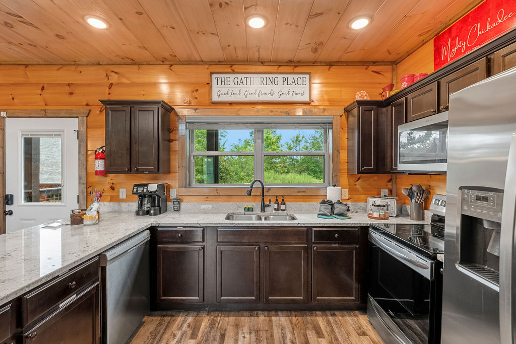 Sevierville, Tennessee, 37876, United States, 3 Bedrooms Bedrooms, ,4 BathroomsBathrooms,Residential,For Sale,1936996