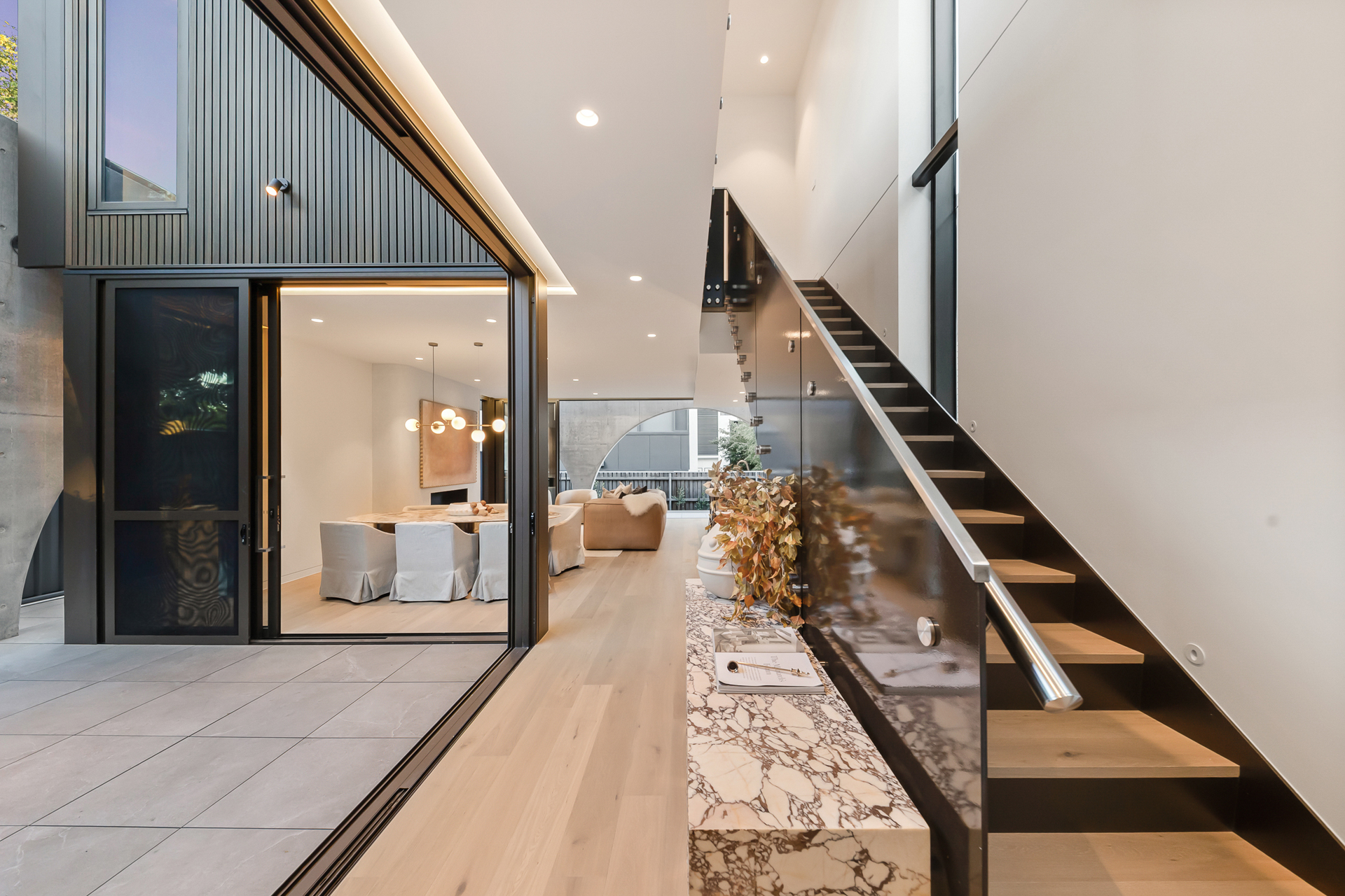  Lifestyle at the forefront in this sleek architectural residence - 物件實景