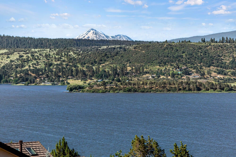 Klamath Falls, Oregon, 97601, United States, 4 Bedrooms Bedrooms, ,4 BathroomsBathrooms,Residential,For Sale,1804036