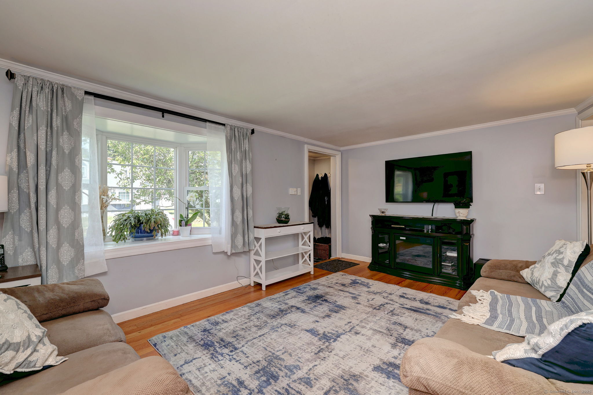 Milford, Connecticut, 06460, United States, 4 Bedrooms Bedrooms, ,3 BathroomsBathrooms,Residential,For Sale,1939362