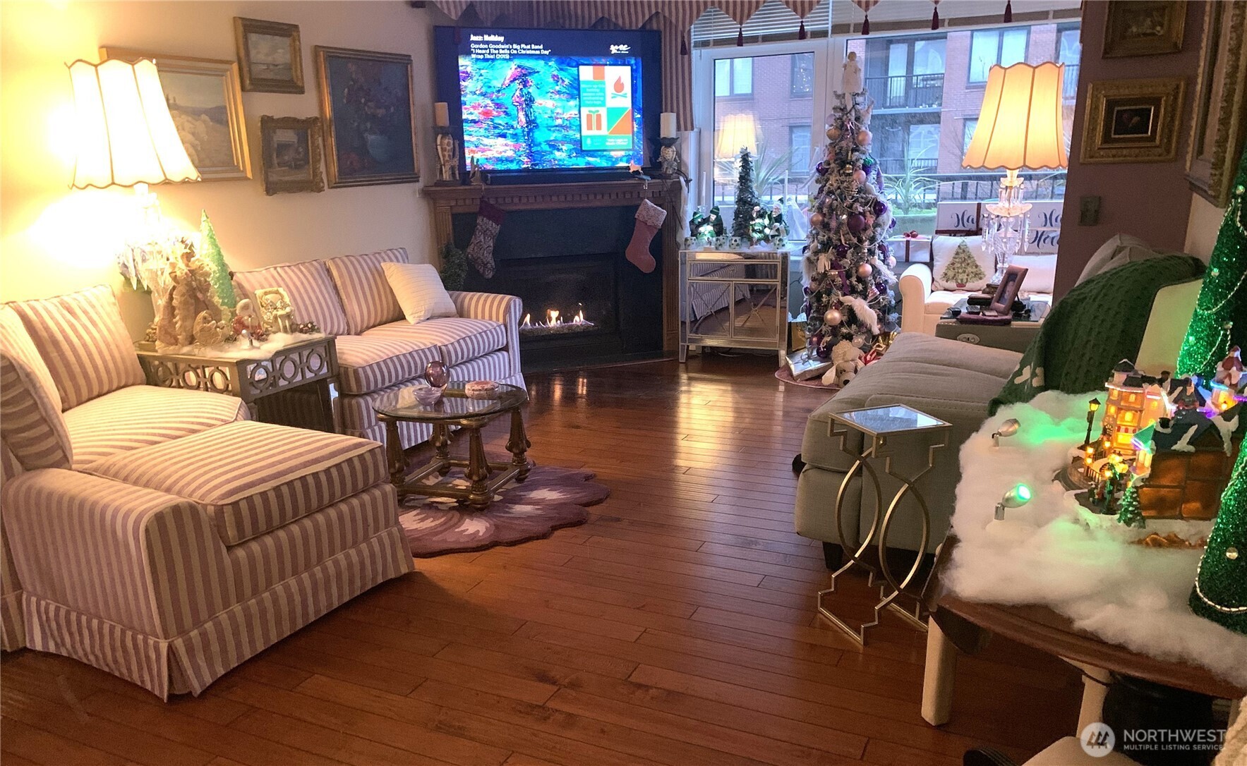 Seattle, Washington, 98121, United States, 1 Bedroom Bedrooms, ,Residential,For Sale,1983411