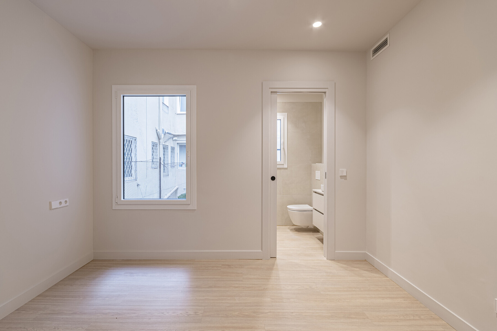  Fantastic renovated apartment with large garden at the living room level - 物件實景
