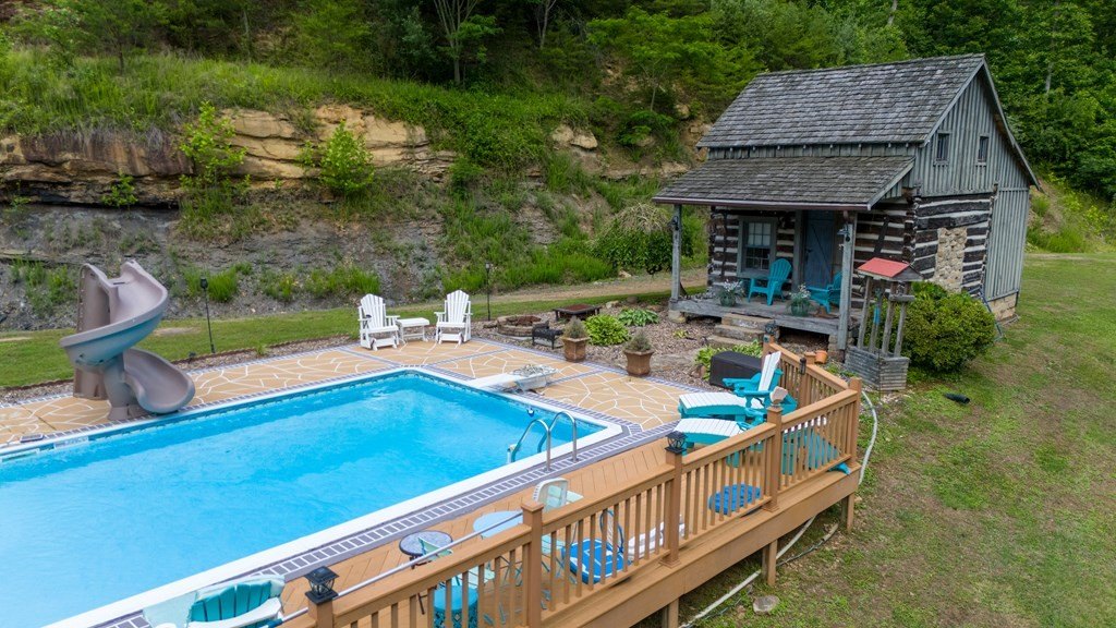 Prestonsburg, Kentucky, 41653, United States, 4 Bedrooms Bedrooms, ,5 BathroomsBathrooms,Residential,For Sale,2048061