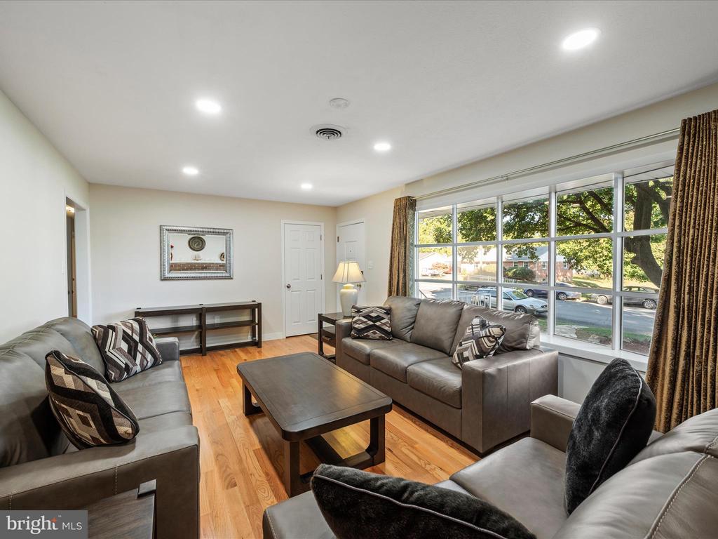 Winchester, Virginia, 22601, United States, 3 Bedrooms Bedrooms, ,3 BathroomsBathrooms,Residential,For Sale,1978922