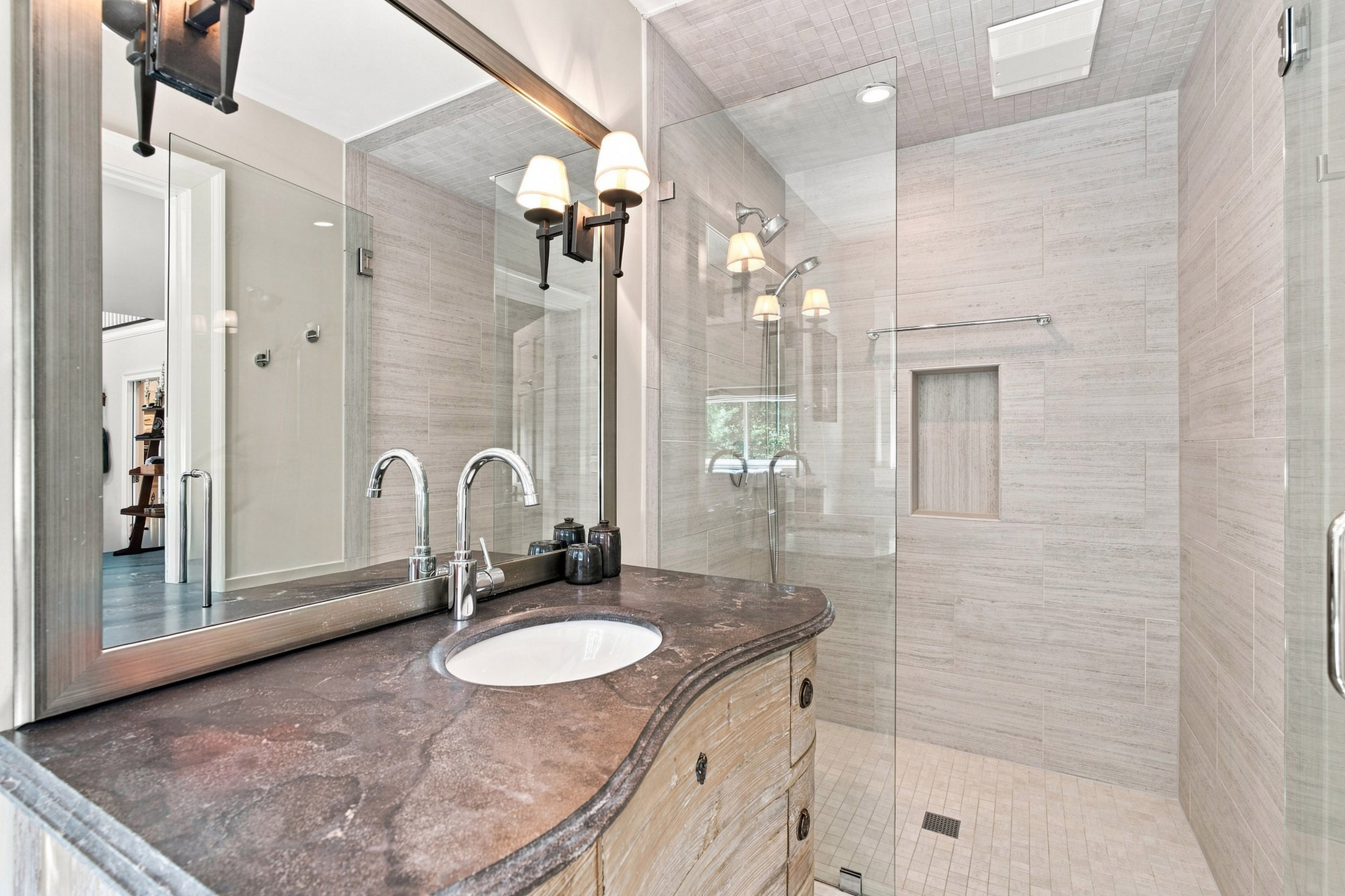  Thoughtfully Designed and Renovated Home in Londonberry Estates - 物件實景