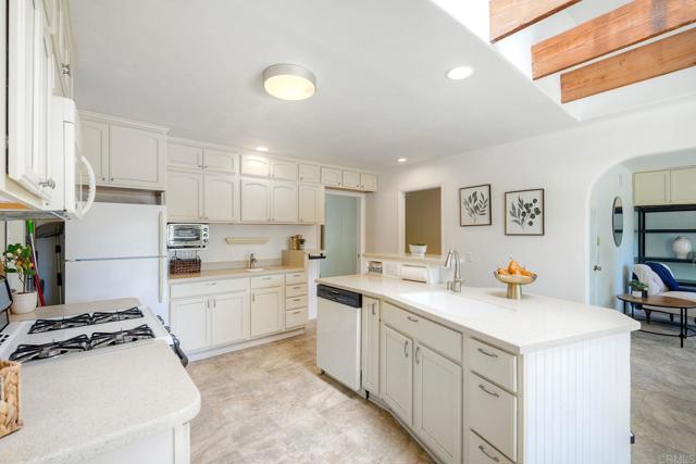 Escondido, California, 92027, United States, 3 Bedrooms Bedrooms, ,2 BathroomsBathrooms,Residential,For Sale,2048508