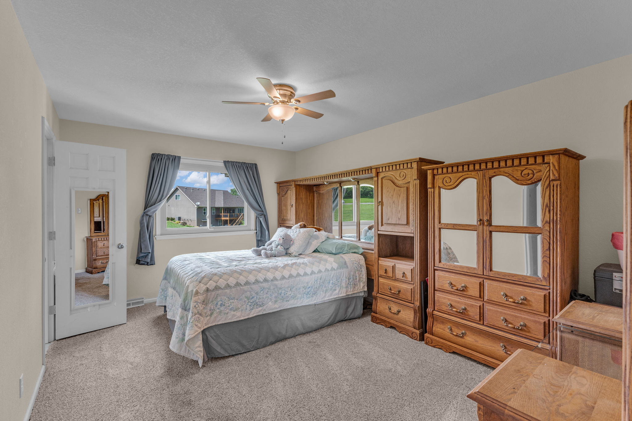 Topeka, Kansas, 66615, United States, 4 Bedrooms Bedrooms, ,8 BathroomsBathrooms,Residential,For Sale,1848877