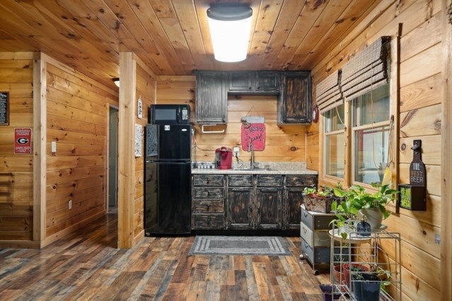 Ellijay, Georgia, 30540, United States, 4 Bedrooms Bedrooms, ,3 BathroomsBathrooms,Residential,For Sale,1910831