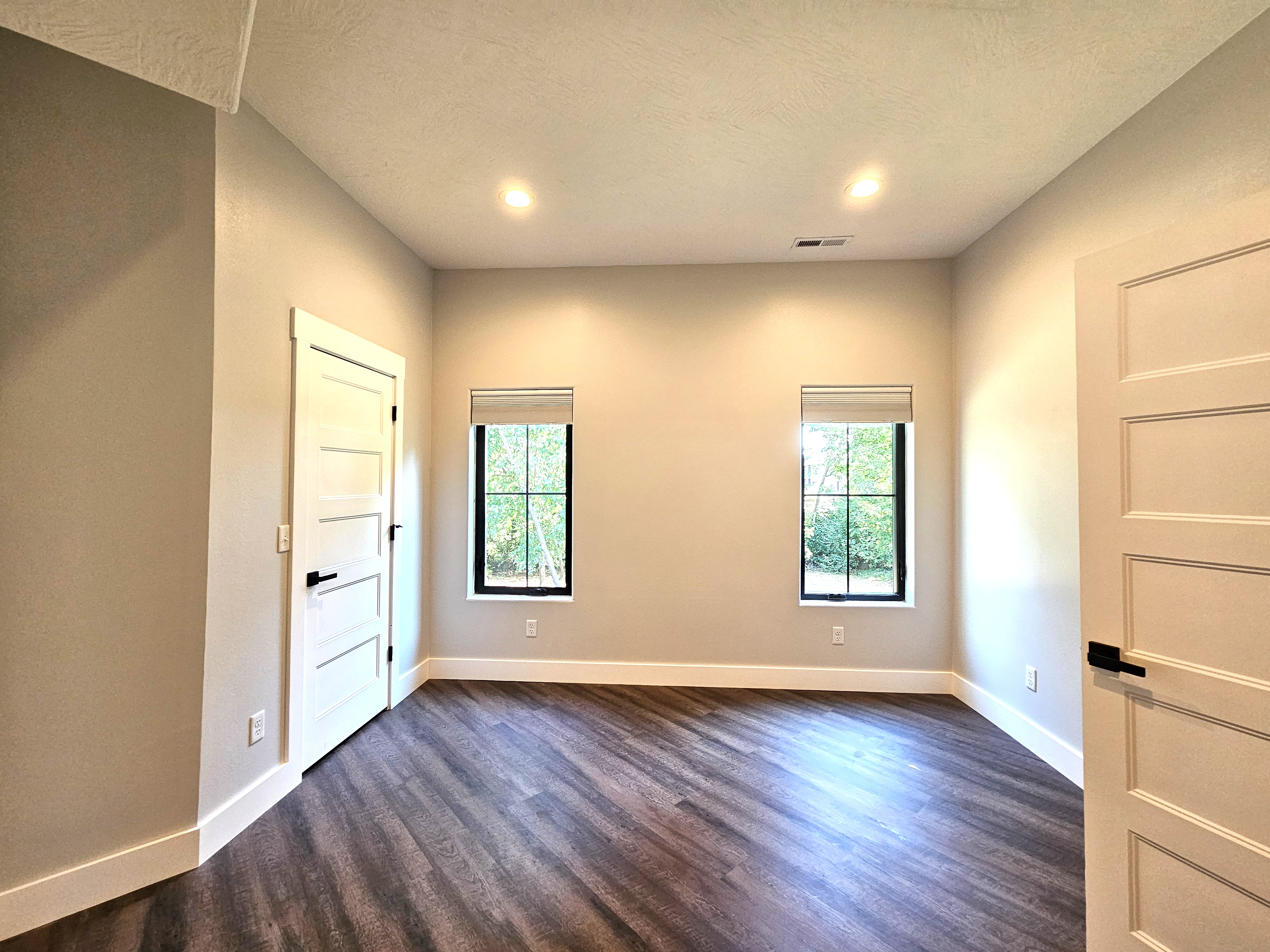 SPRINGFIELD, Missouri, 65804, United States, 4 Bedrooms Bedrooms, ,4 BathroomsBathrooms,Residential,For Sale,1996433