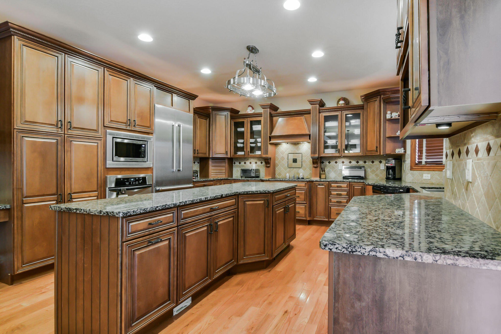 Walnut Shade, Missouri, 65771, United States, 6 Bedrooms Bedrooms, ,5 BathroomsBathrooms,Residential,For Sale,1975828