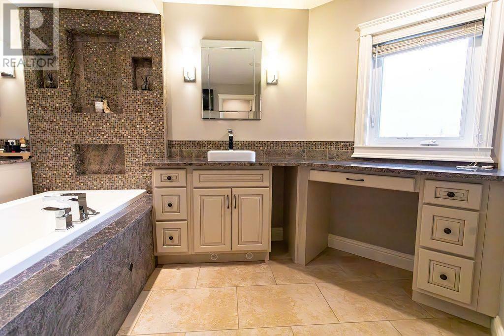 WAINWRIGHT, Alberta, T9W 0A6, CA, 4 Bedrooms Bedrooms, ,5 BathroomsBathrooms,Residential,For Sale,1838525