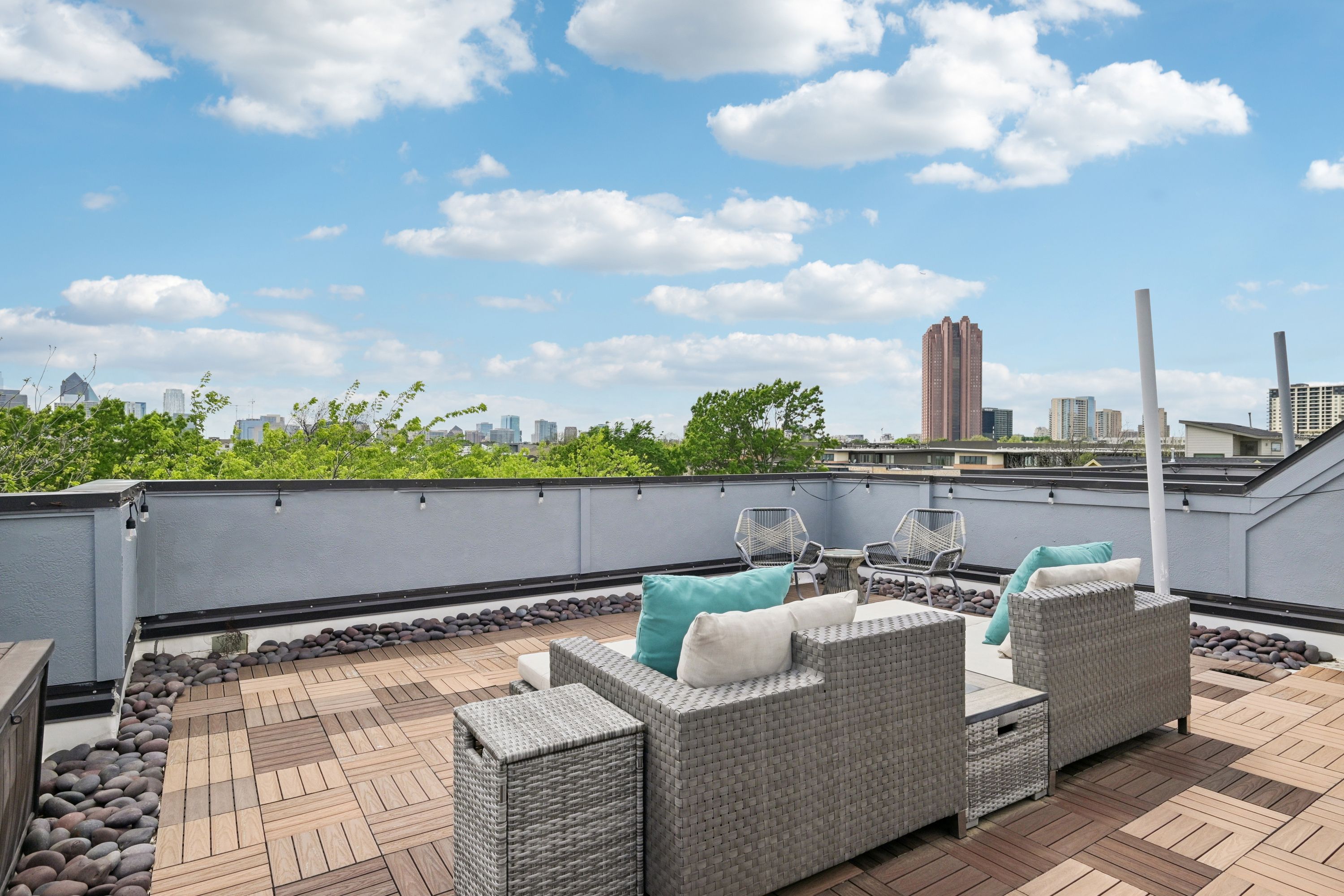  Rooftop Retreat with Skyline Scenery - 物件實景