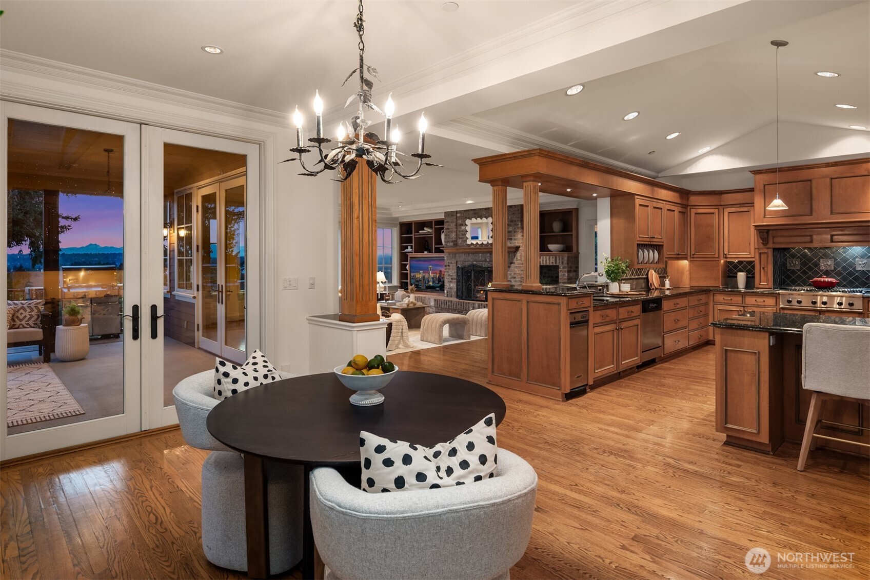 Clyde Hill, Washington, 98004, United States, 4 Bedrooms Bedrooms, ,4 BathroomsBathrooms,Residential,For Sale,1805060