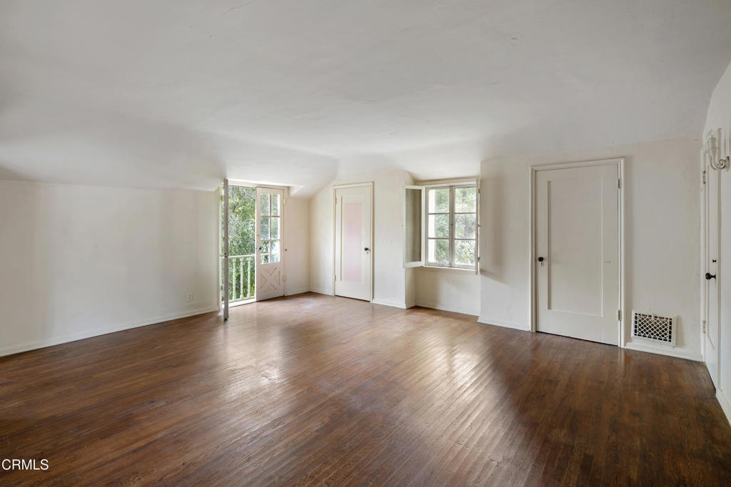 Pasadena, California, 91103, United States, 6 Bedrooms Bedrooms, ,3 BathroomsBathrooms,Residential,For Sale,1950732