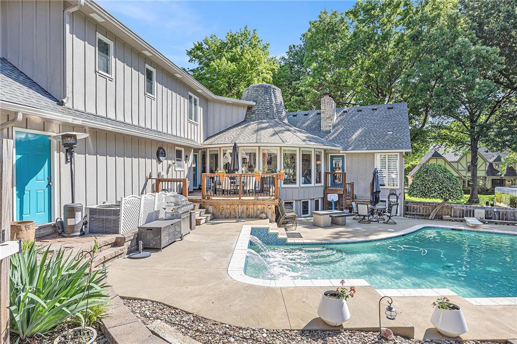 Overland Park, Kansas, 66212, United States, 4 Bedrooms Bedrooms, ,6 BathroomsBathrooms,Residential,For Sale,1827780