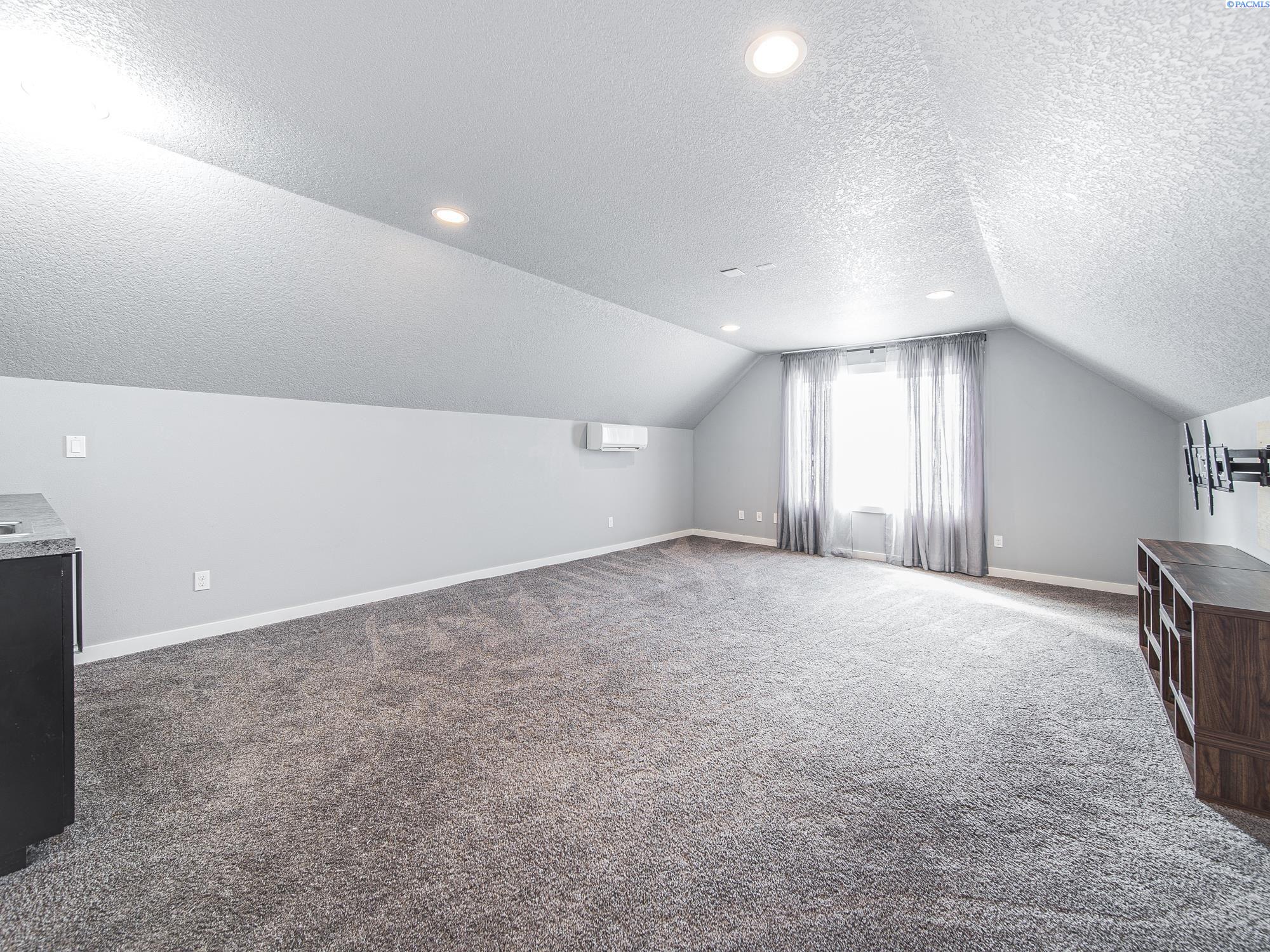 Pasco, Washington, 99301, United States, 4 Bedrooms Bedrooms, ,3 BathroomsBathrooms,Residential,For Sale,1933417