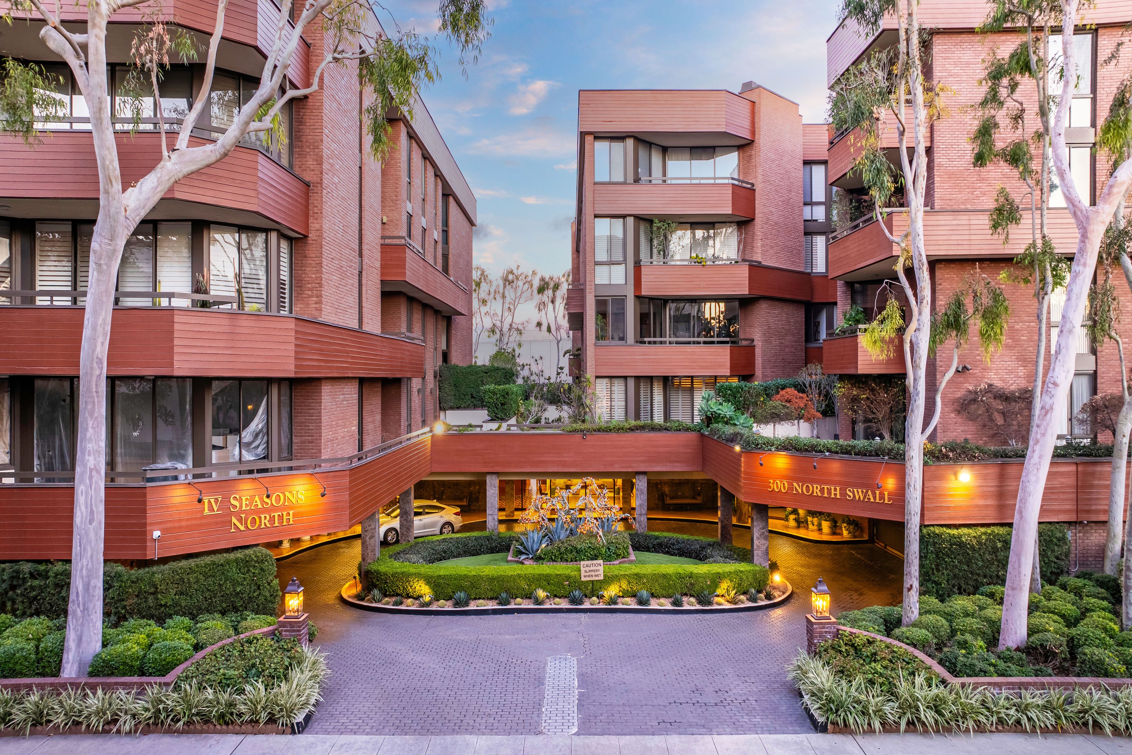  300 North Swall Drive - 物件實景