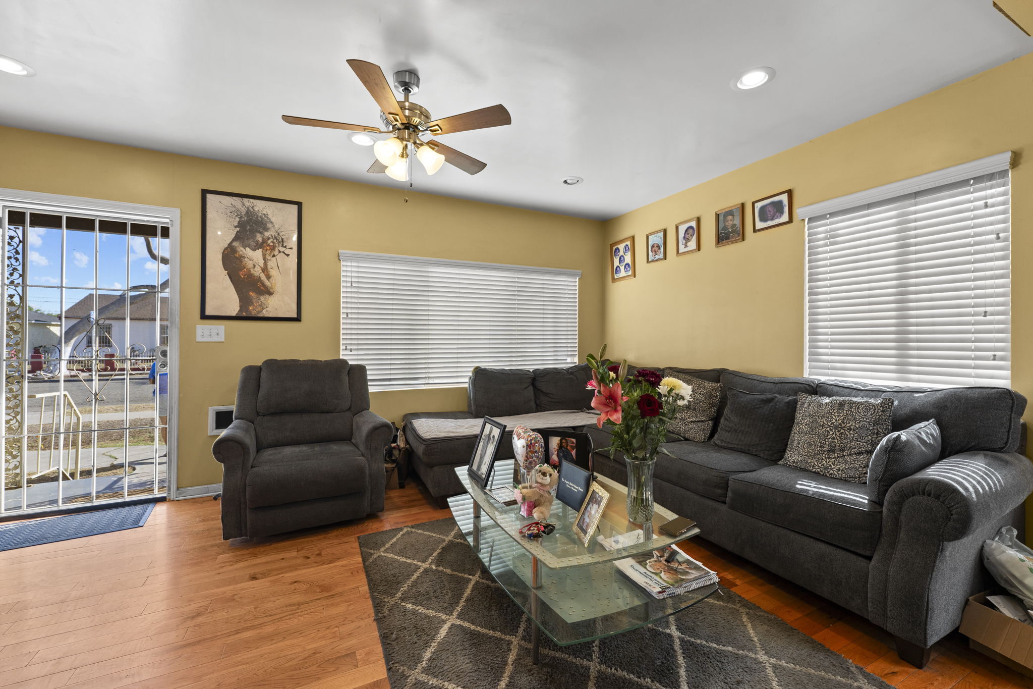 Compton, California, 90220, United States, 3 Bedrooms Bedrooms, ,2 BathroomsBathrooms,Residential,For Sale,1995988