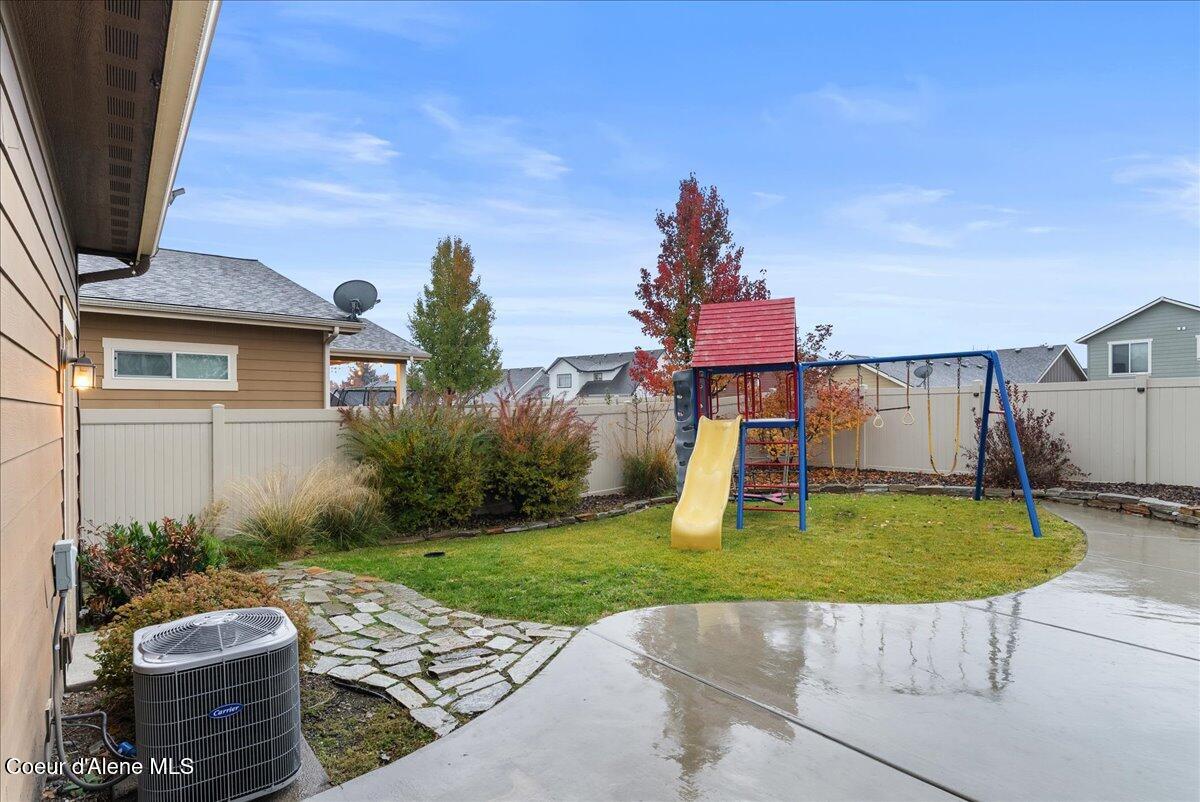 Coeur D'alene, Idaho, 83815, United States, 4 Bedrooms Bedrooms, ,2 BathroomsBathrooms,Residential,For Sale,1989025