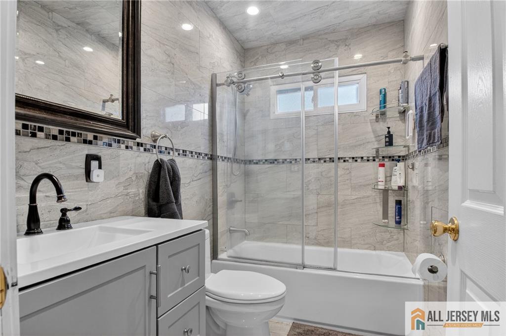 Old Bridge, New Jersey, 08857, United States, 3 Bedrooms Bedrooms, ,2 BathroomsBathrooms,Residential,For Sale,2003291