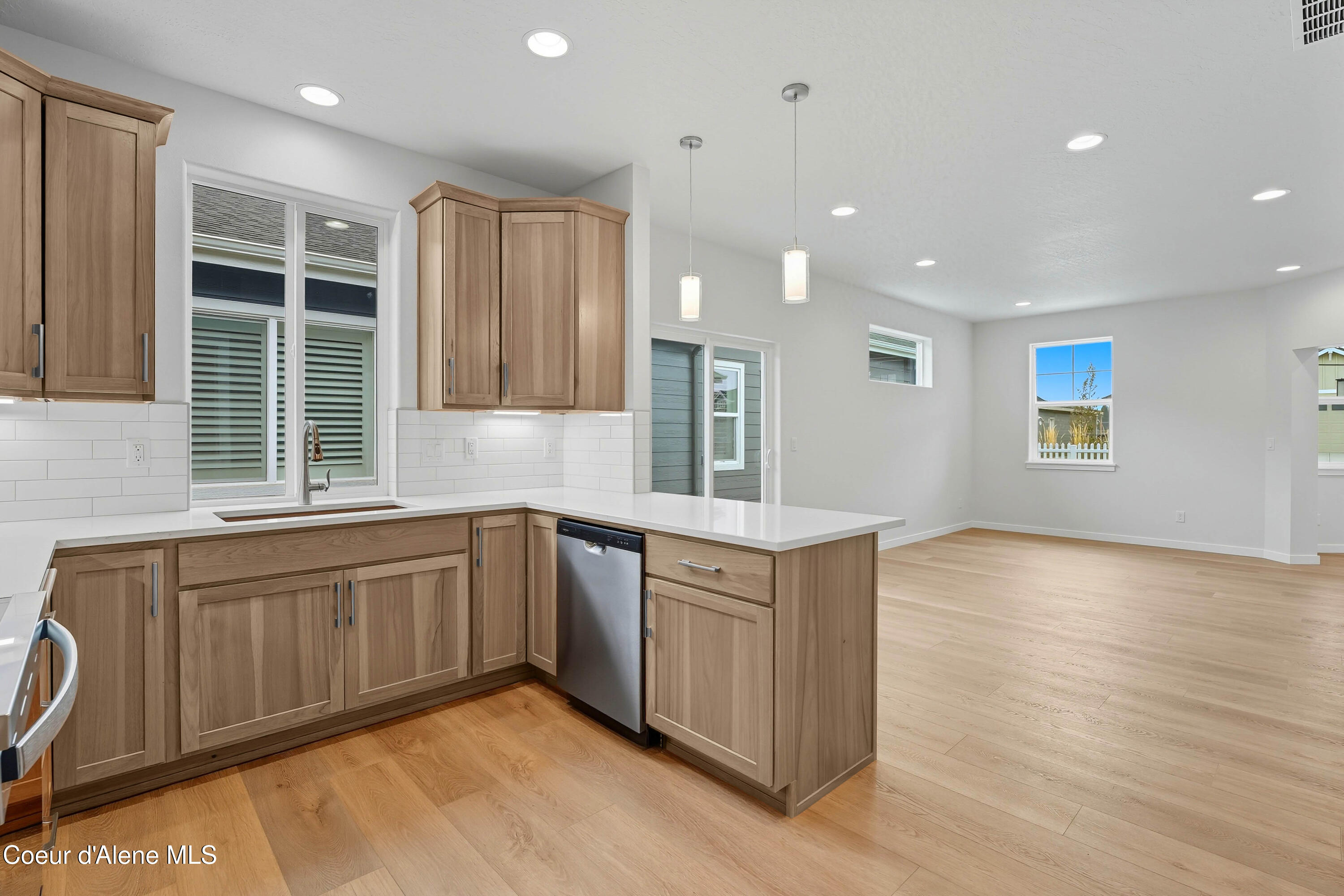 Coeur D'alene, Idaho, 83815, United States, 3 Bedrooms Bedrooms, ,Residential,For Sale,1957513