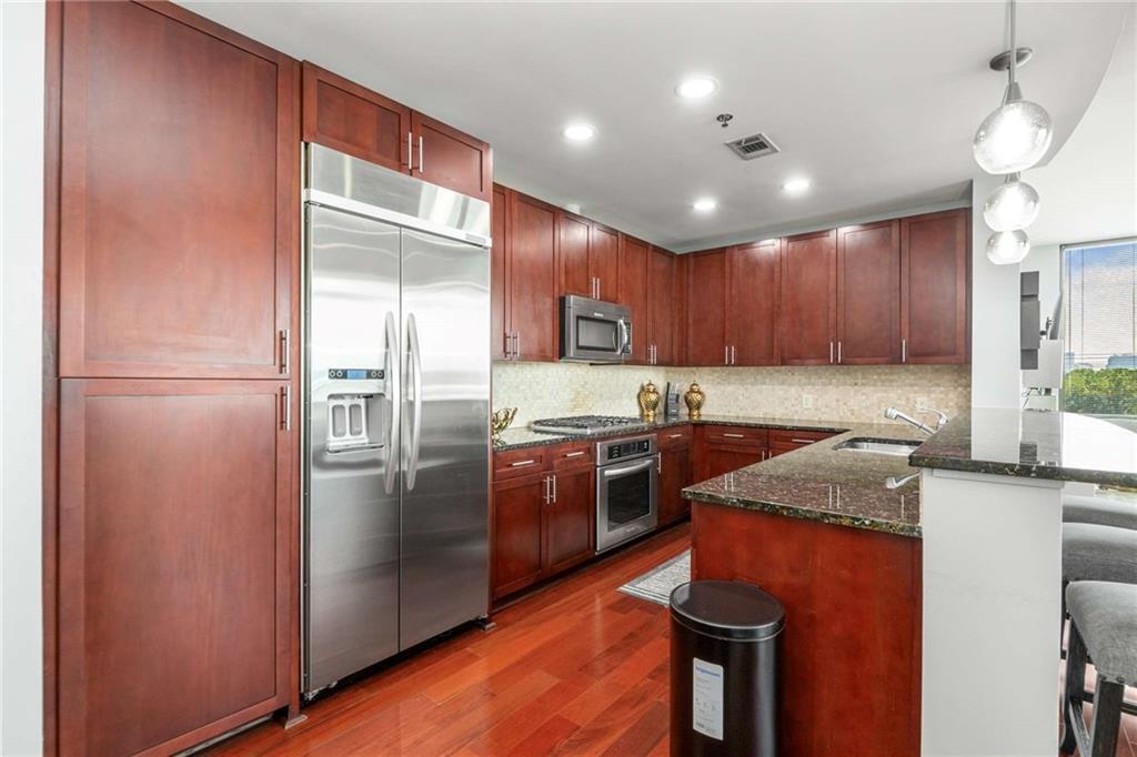 Atlanta, Georgia, 30363, United States, 2 Bedrooms Bedrooms, ,3 BathroomsBathrooms,Residential,For Sale,1949376