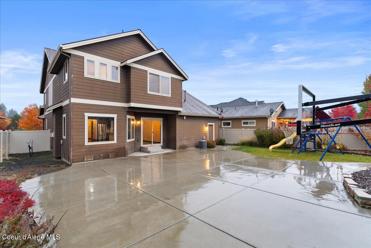 Coeur D'alene, Idaho, 83815, United States, 4 Bedrooms Bedrooms, ,2 BathroomsBathrooms,Residential,For Sale,1989025