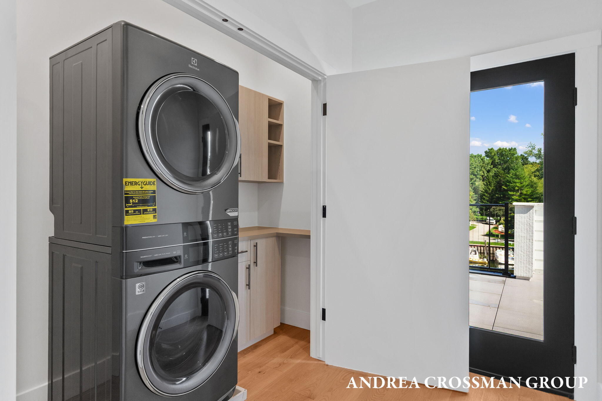 South Haven, Michigan, 49090, United States, 3 Bedrooms Bedrooms, ,3 BathroomsBathrooms,Residential,For Sale,1987692