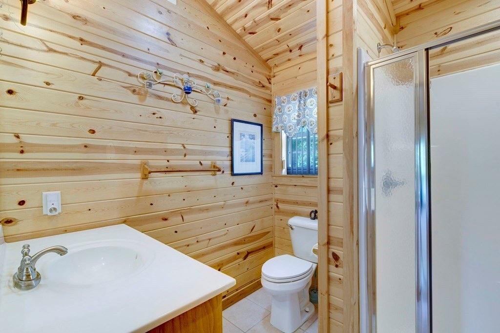 Hiawassee, Georgia, 30546, United States, 2 Bedrooms Bedrooms, ,3 BathroomsBathrooms,Residential,For Sale,1920293