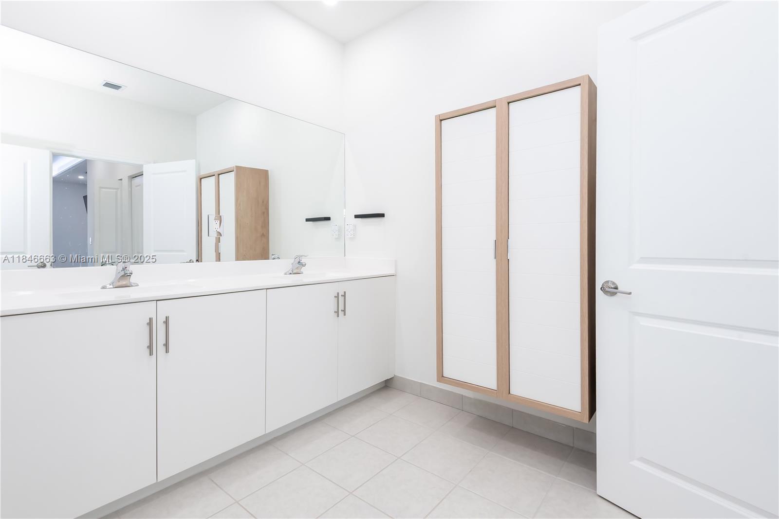 Homestead, Florida, 33032, United States, 5 Bedrooms Bedrooms, ,3 BathroomsBathrooms,Residential,For Sale,1900926