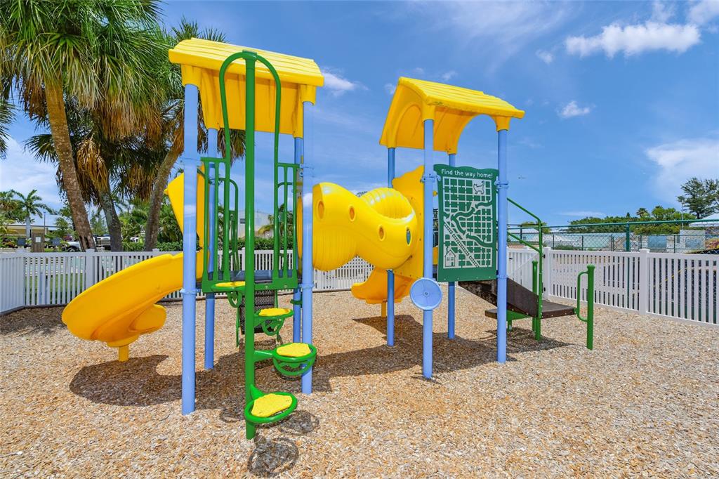 Holmes Beach, Florida, 34217, United States, 5 Bedrooms Bedrooms, ,5 BathroomsBathrooms,Residential,For Sale,1770392