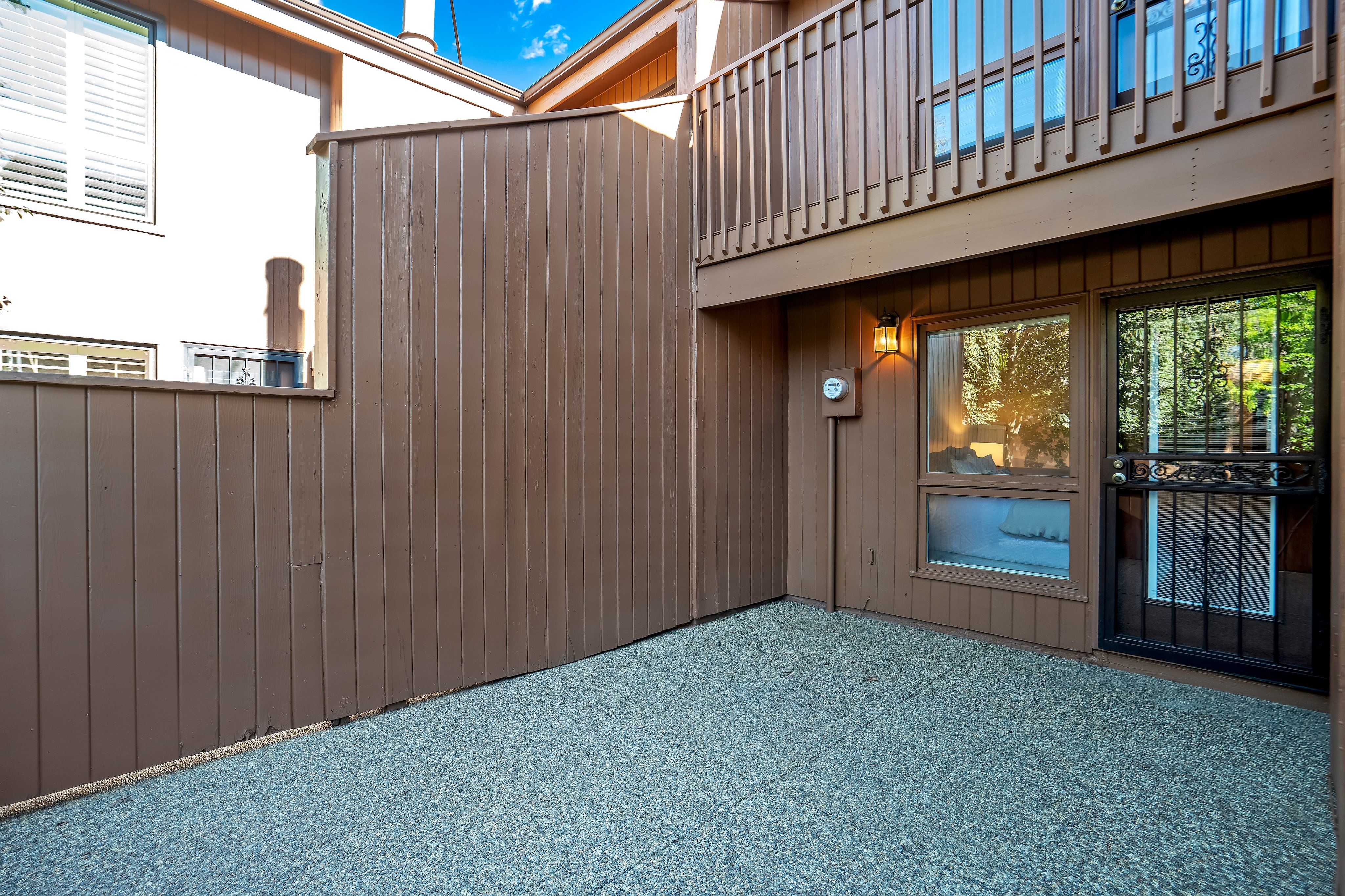  Elevated Townhome Living in a Park-Like Setting - 物件實景