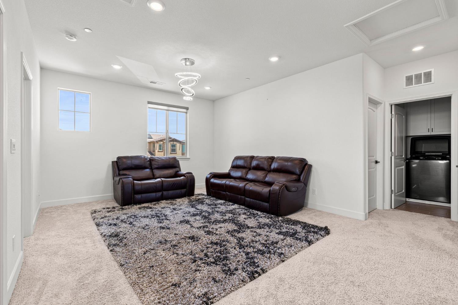 Elk Grove, California, 95757, United States, 4 Bedrooms Bedrooms, ,3 BathroomsBathrooms,Residential,For Sale,1879149