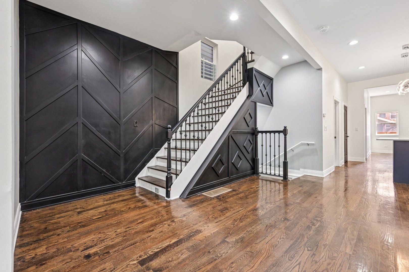 Chicago, Illinois, 60637, United States, 4 Bedrooms Bedrooms, ,4 BathroomsBathrooms,Residential,For Sale,2001250