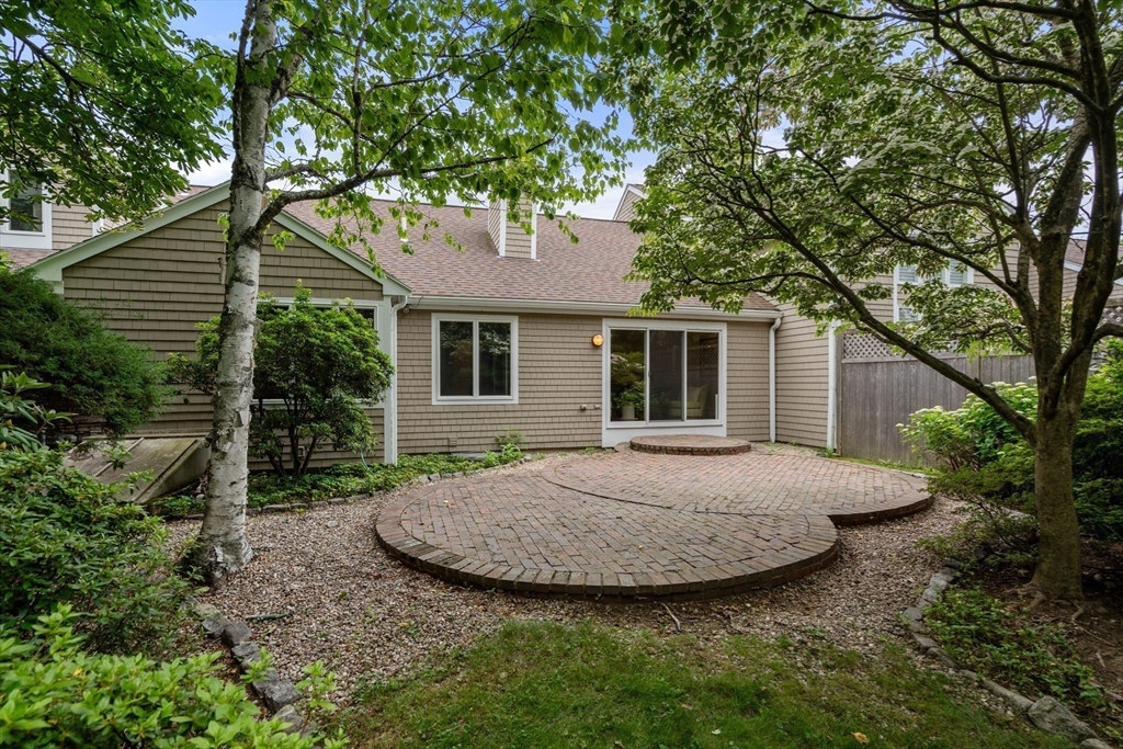 Newton, Massachusetts, 02459, United States, 2 Bedrooms Bedrooms, ,3 BathroomsBathrooms,Residential,For Sale,1885759